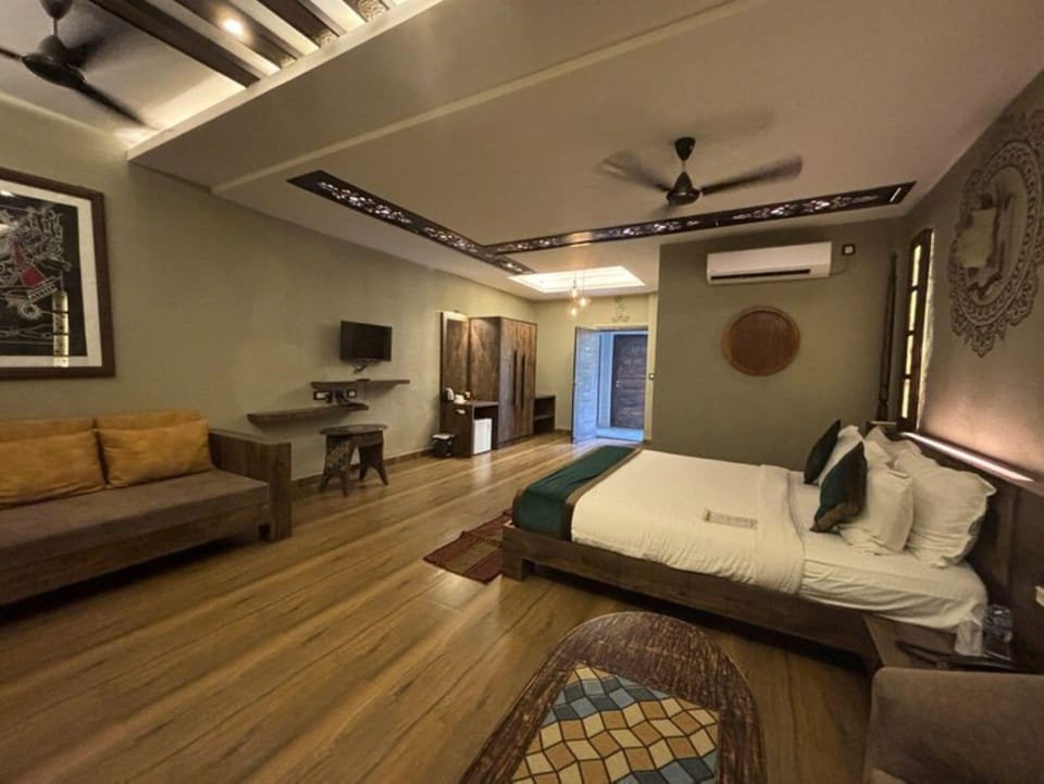 Select Comfort beds, rollaway beds, free WiFi, bed sheets