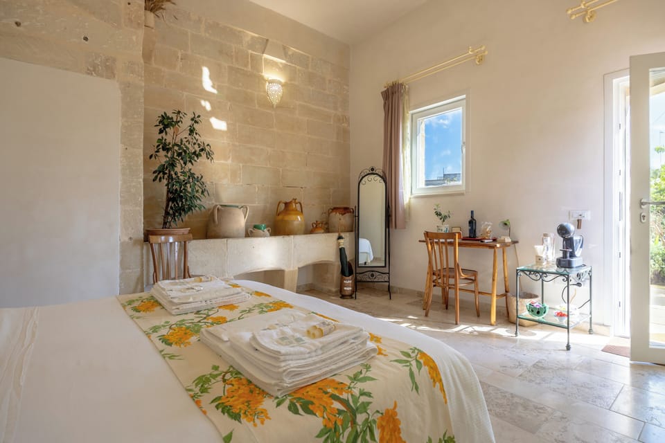Traditional Room | Premium bedding, down comforters, memory foam beds, minibar