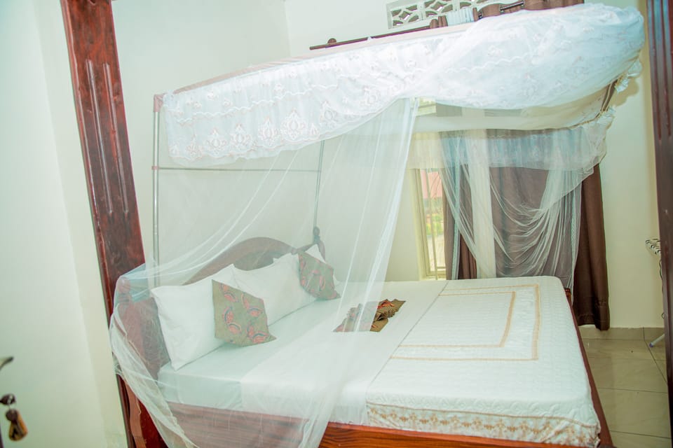 Comfort Double Room | Desk, iron/ironing board (on request), individually decorated