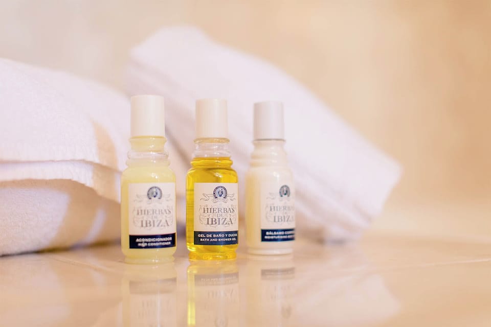 Suite en duplex - 4 personnes | Bathroom | Shower, free toiletries, hair dryer, towels