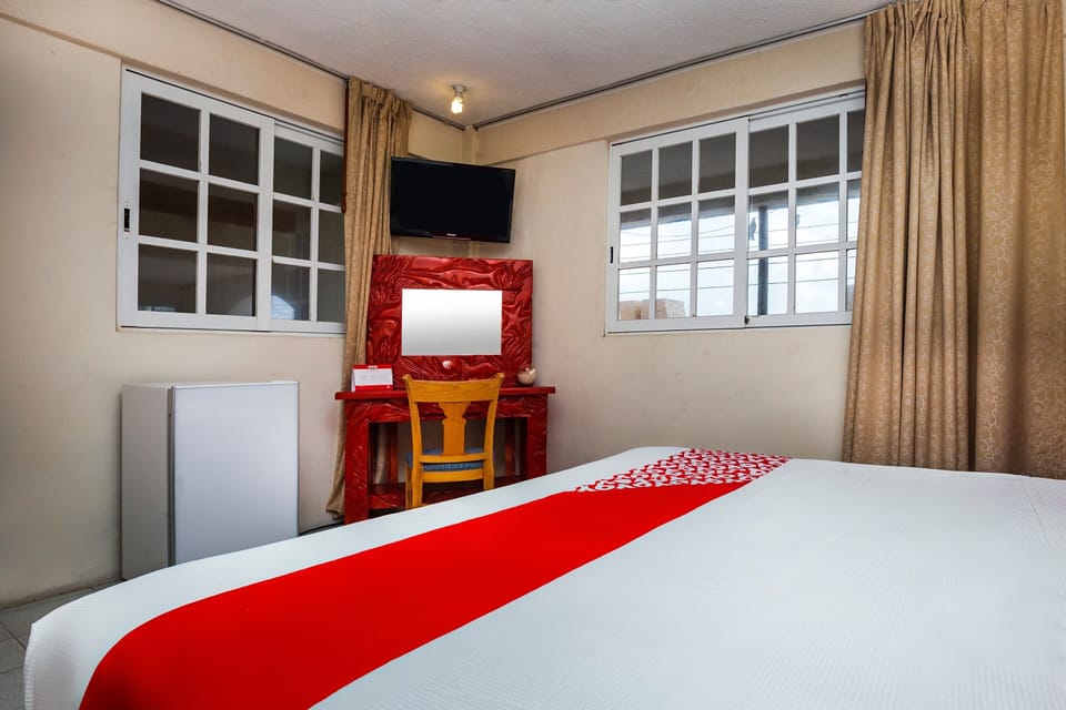 Standard Room, Ocean View | Minibar, desk