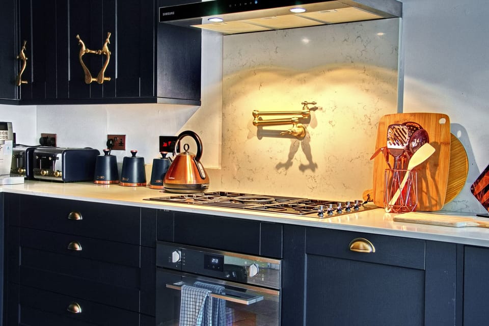 House | Private kitchen | Fridge, microwave, oven, stovetop