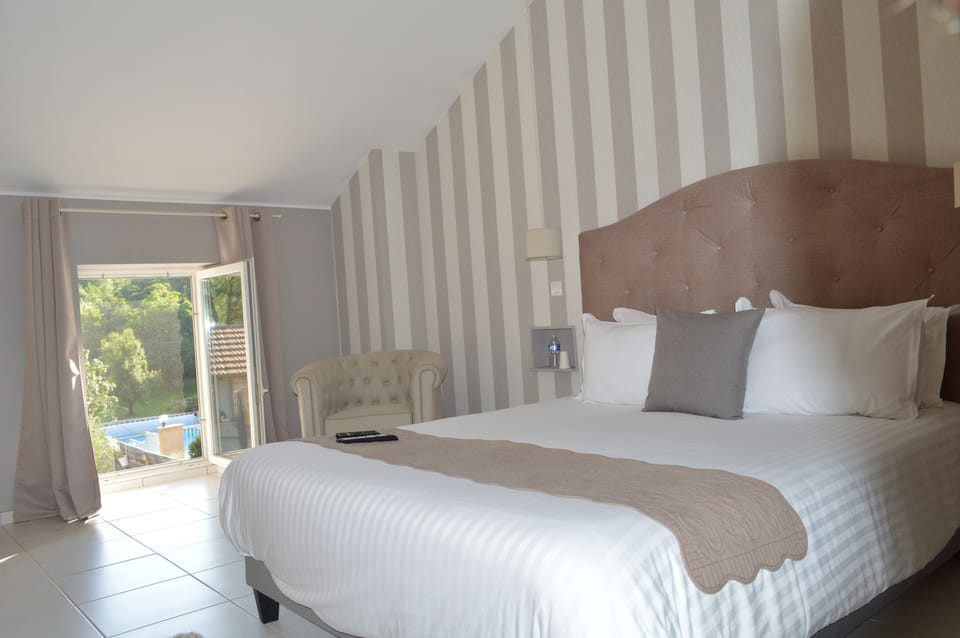 Comfort Room, 1 King Bed (La Cazalaise) | Hypo-allergenic bedding, down comforters, individually decorated