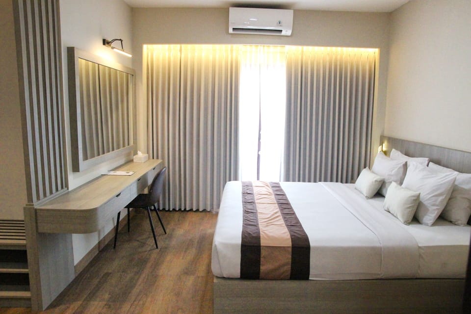 Family Room | Blackout drapes, iron/ironing board, free WiFi, bed sheets