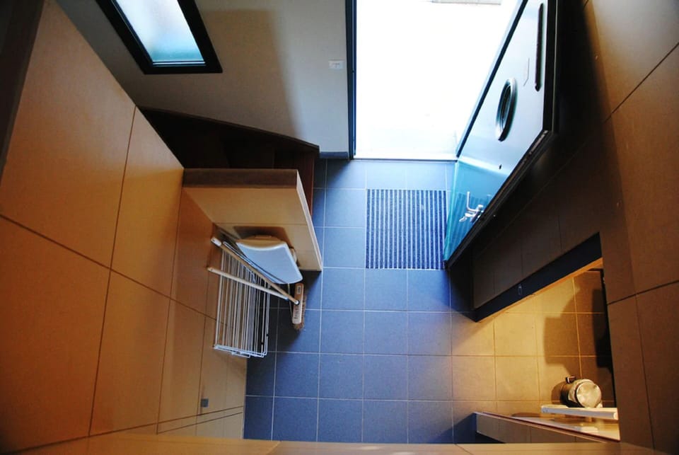 Family Room | Desk, cribs/infant beds, bed sheets, wheelchair access