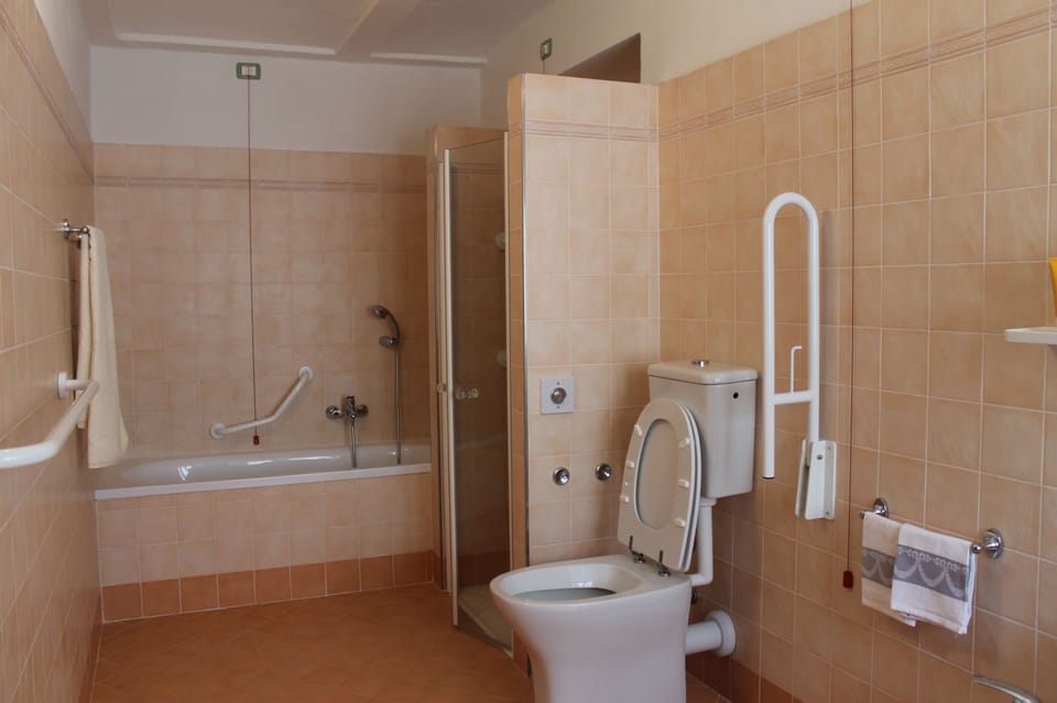 Single Room | Bathroom | Towels