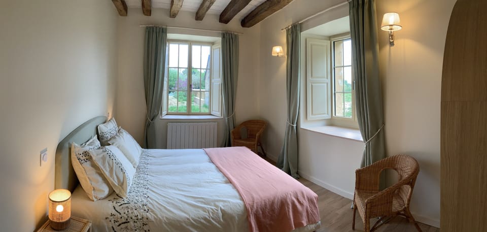Comfort Room | Iron/ironing board, travel crib, free WiFi, bed sheets