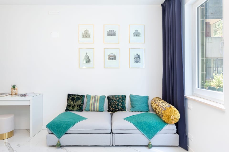Deluxe Room | Down comforters, soundproofing, WiFi (free)