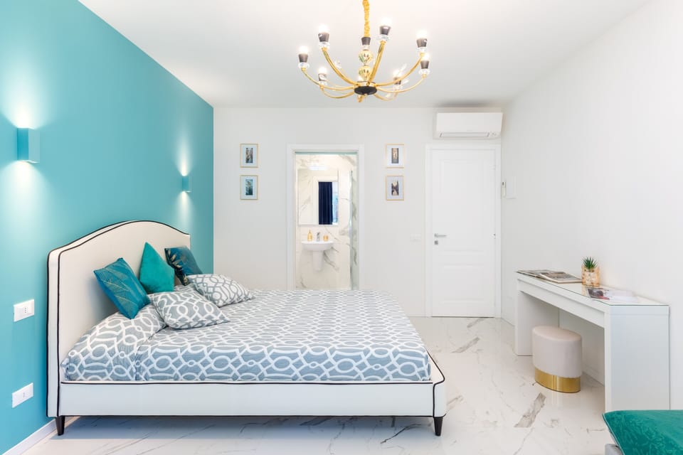 Deluxe Room | Down comforters, free WiFi