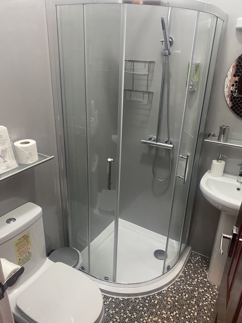 Comfort Single Room | Bathroom | Hair dryer, towels, soap, shampoo