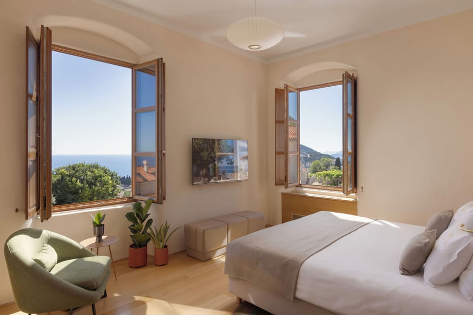 Premium Double or Twin Room | Premium bedding, minibar, in-room safe, blackout drapes