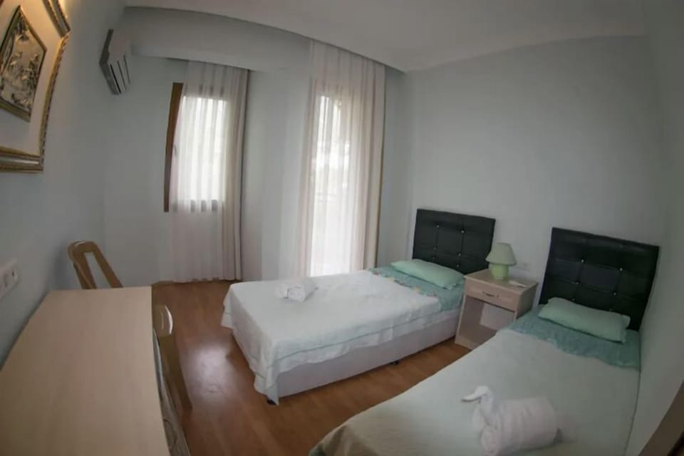Double or Twin Room | WiFi (free)