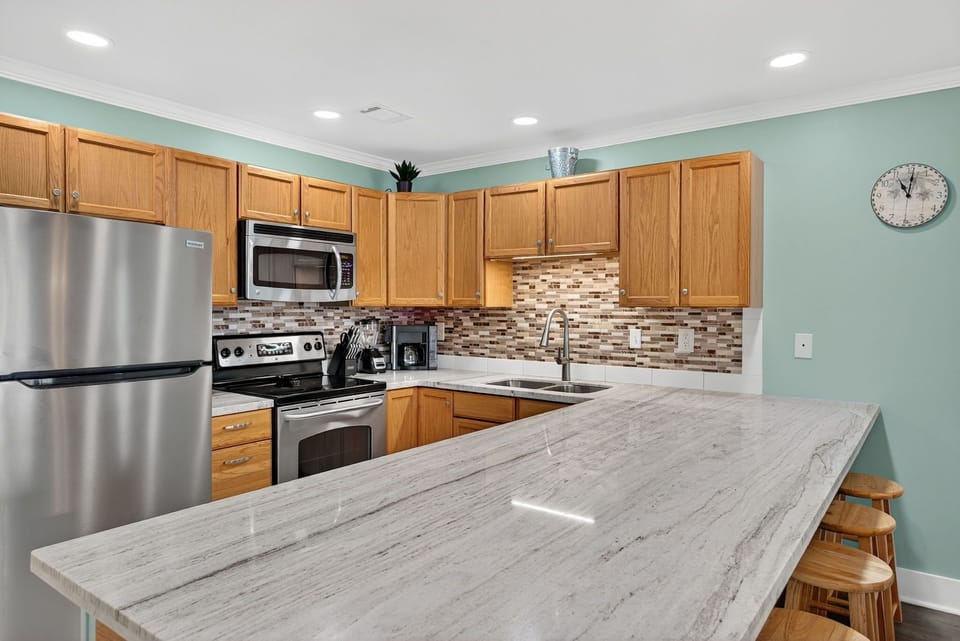 Condo, 3 Bedrooms | Private kitchen | Coffee/tea maker, fridge, oven, toaster