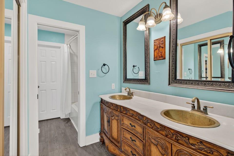 Cajun Respite 3 Bedroom Condo by RedAwning Apartment in Miramar Beach
