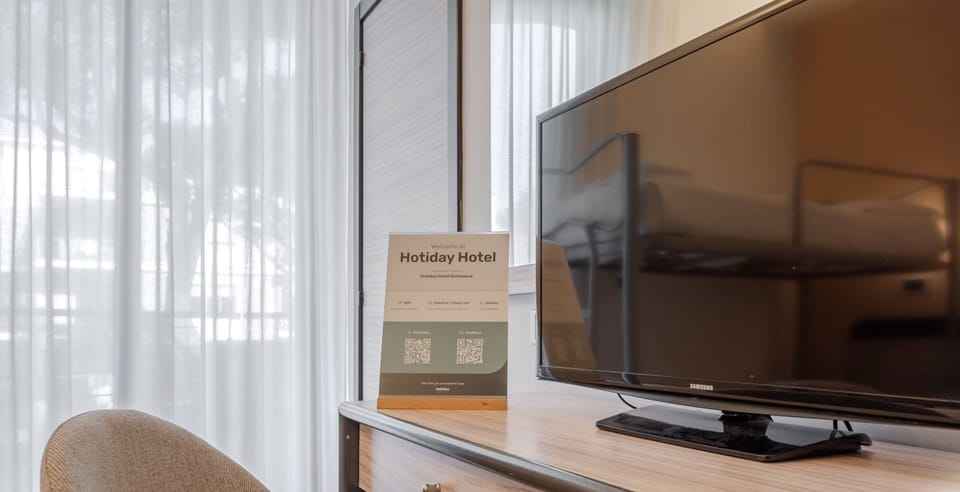 Quadruple Room | Minibar, in-room safe, desk, free WiFi