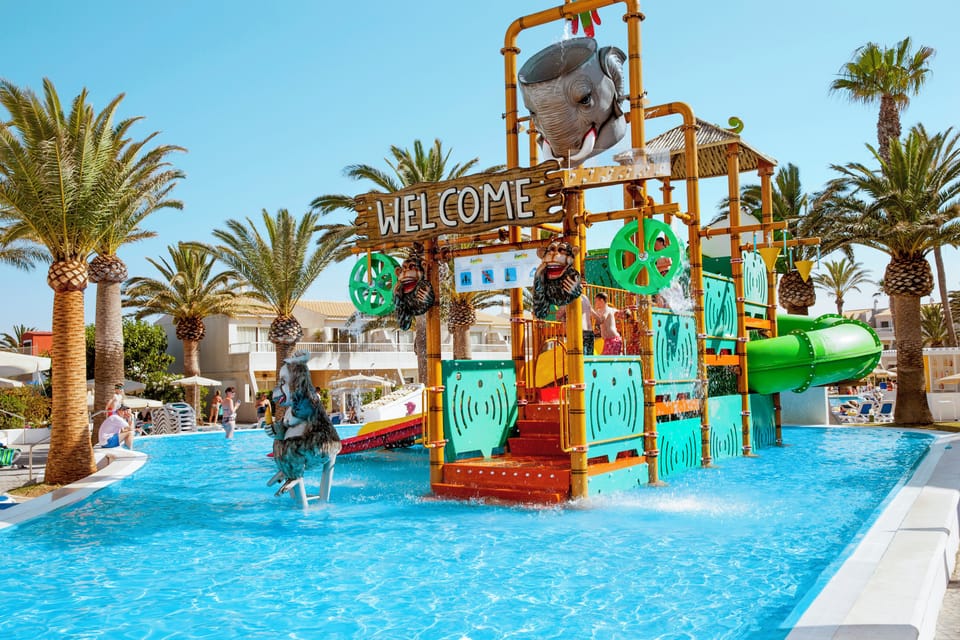 2 outdoor pools, sun loungers