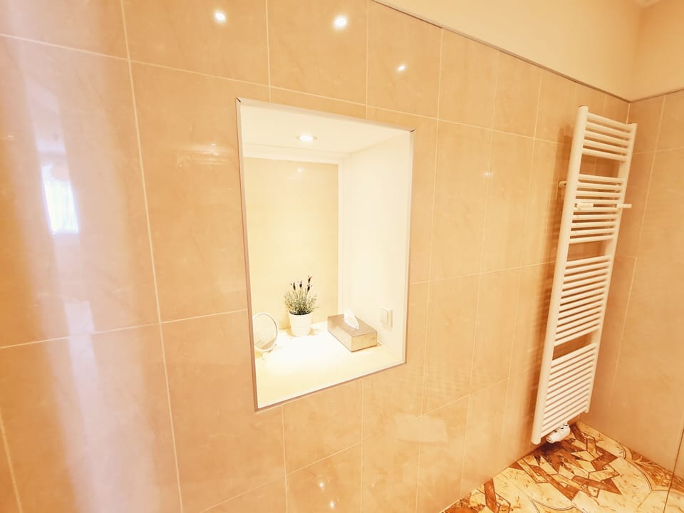 Apartment, 1 Bedroom | Bathroom | Shower, hair dryer, towels, soap