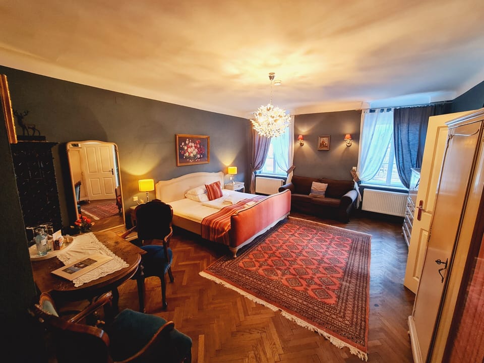 Superior Double Room | Minibar, desk, blackout drapes, soundproofing