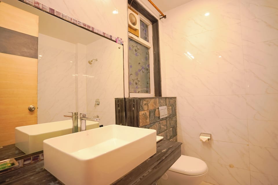Premium Bungalow, Mountain View | Bathroom | Shower, rainfall showerhead, free toiletries, towels