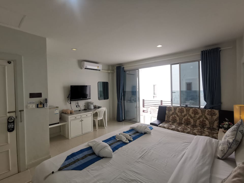 Star Deluxe Room | 1 bedroom, minibar, in-room safe, individually decorated