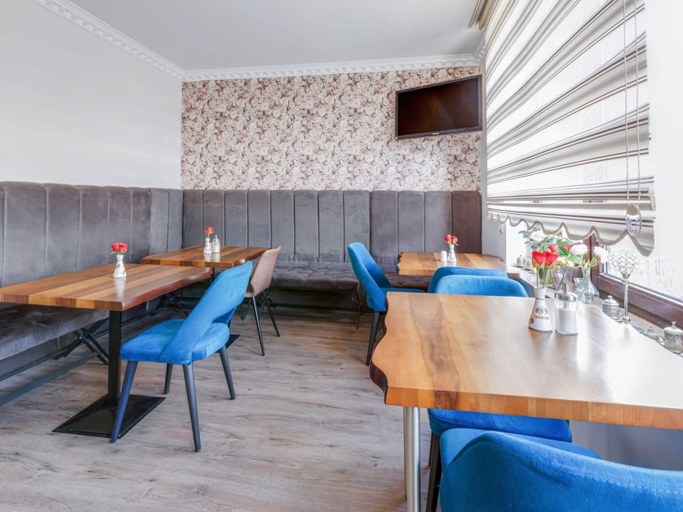 Apartment | Dining