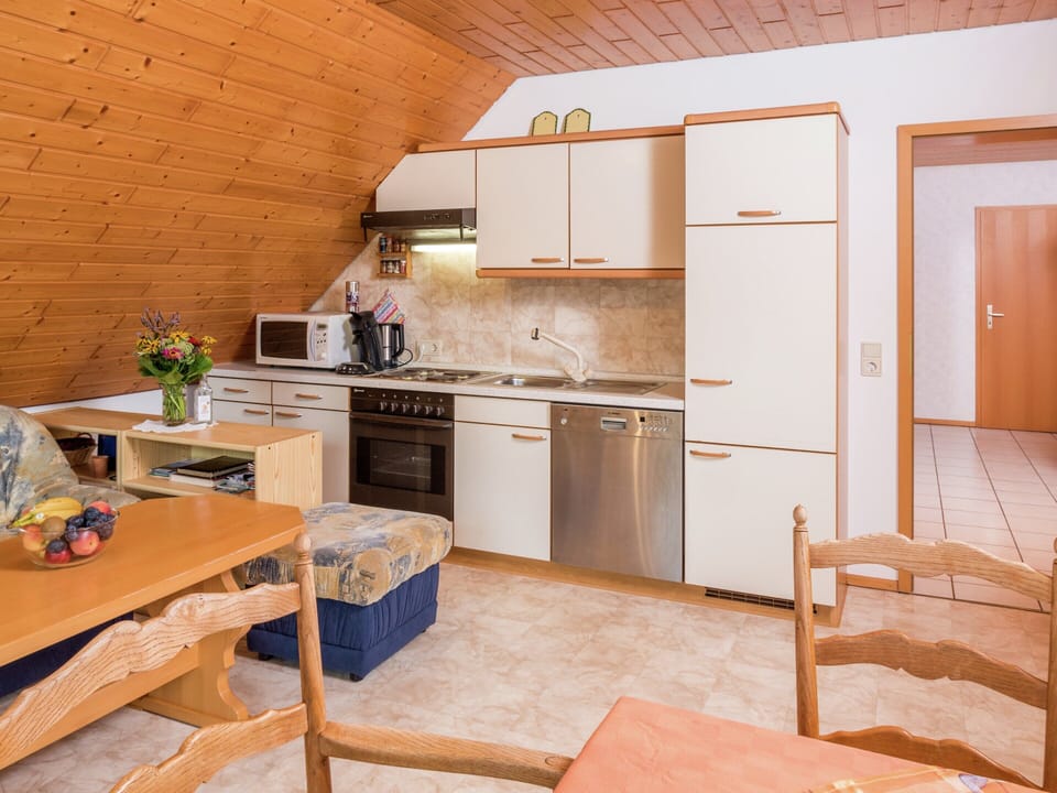 House | Private kitchen | Microwave, dishwasher, highchair