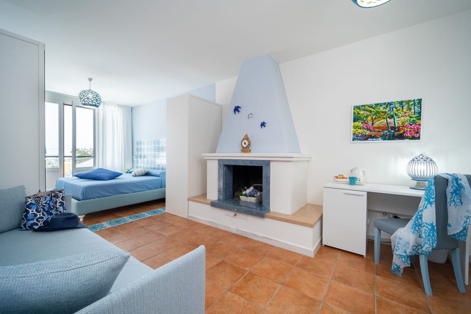 Suite | 1 bedroom, desk, laptop workspace, soundproofing