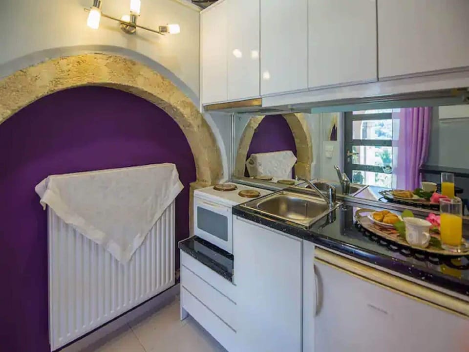 Fridge, microwave