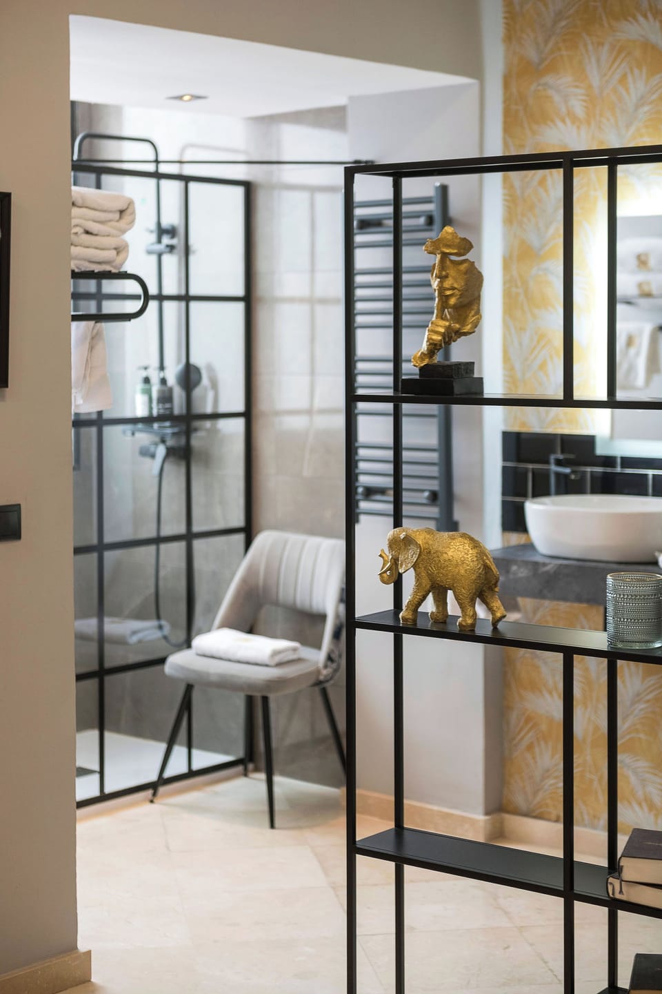 Design Suite, 1 Queen Bed, Non Smoking, City View (San Pedro) | Bathroom | Shower, rainfall showerhead, designer toiletries, hair dryer