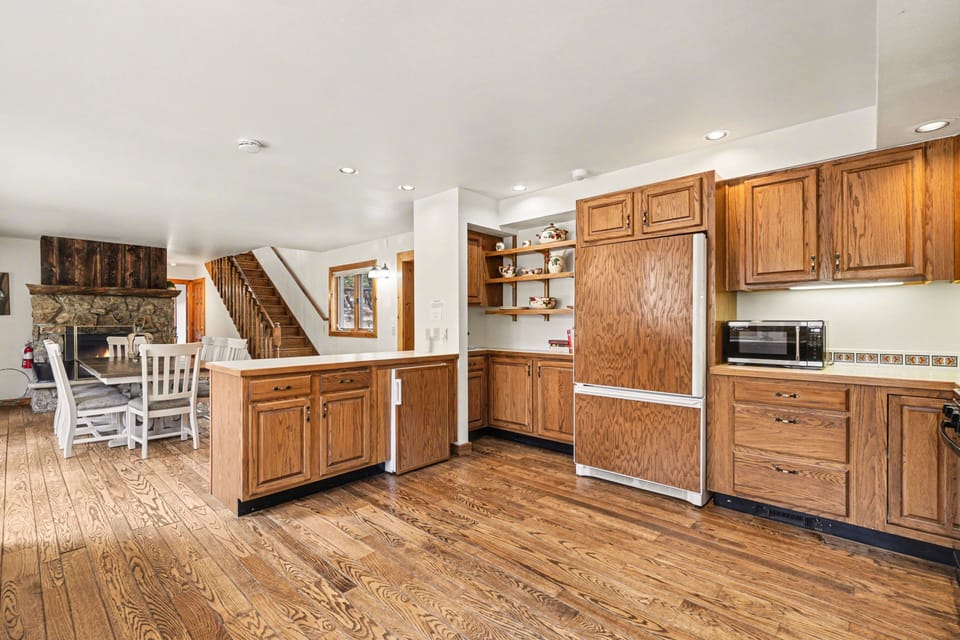 House, 4 Bedrooms | Private kitchen | Coffee/tea maker, fridge, oven, electric kettle