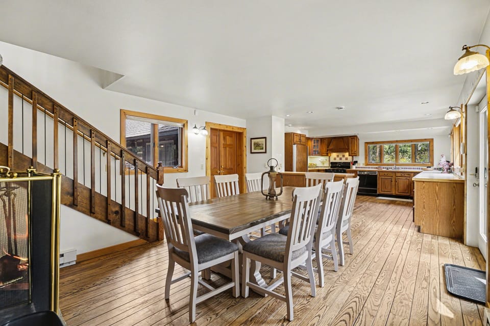 House, 4 Bedrooms | Dining