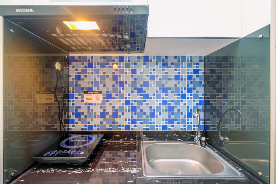 Deluxe Apartment | Private kitchen | Full-size fridge, stovetop, rice cooker, cookware/dishes/utensils