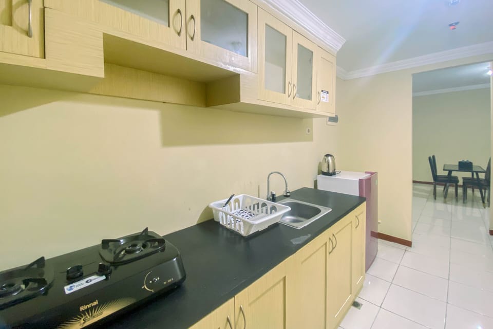 Deluxe Apartment | Private kitchen | Full-size fridge, stovetop, rice cooker, cookware/dishes/utensils
