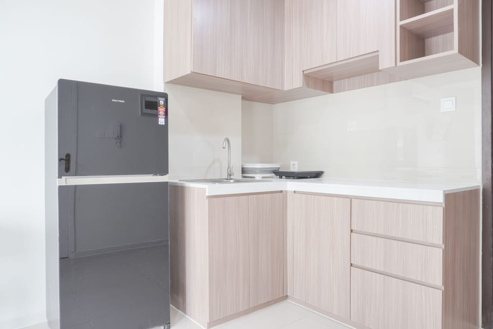 Deluxe Apartment | Private kitchen | Full-size fridge, stovetop, rice cooker, cookware/dishes/utensils