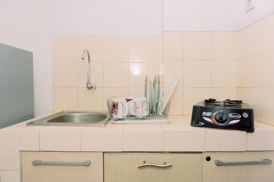 Deluxe Apartment | Private kitchen | Full-size fridge, stovetop, rice cooker, cookware/dishes/utensils