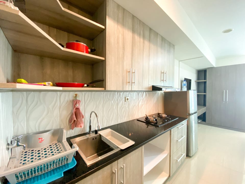 Full-size fridge, stovetop