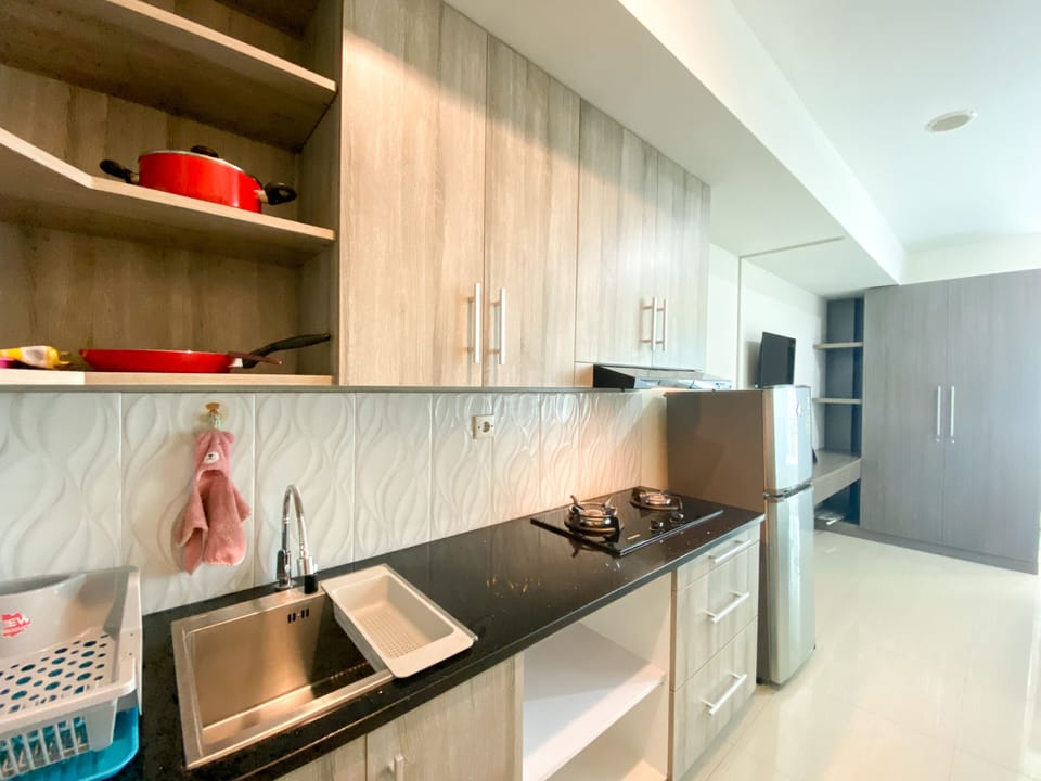 Full-size fridge, stovetop