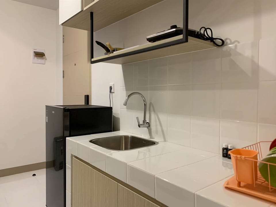 Standard Apartment | Private kitchen | Full-size fridge, stovetop