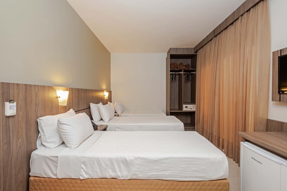 Room | Minibar, in-room safe, desk, blackout drapes