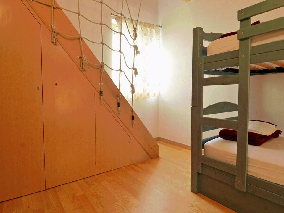 House | 3 bedrooms, individually furnished, bed sheets