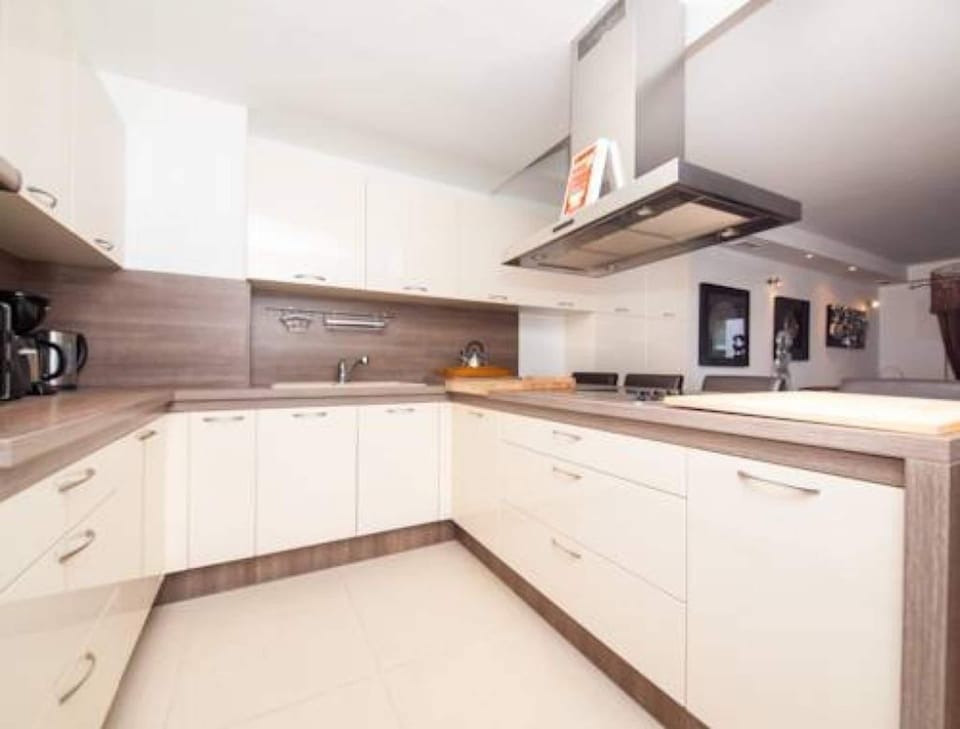 Apartment | Private kitchen | Fridge, microwave, oven, stovetop