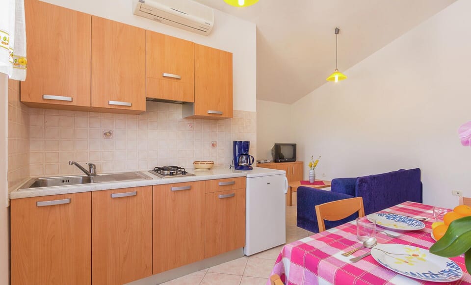 Apartment | Dining