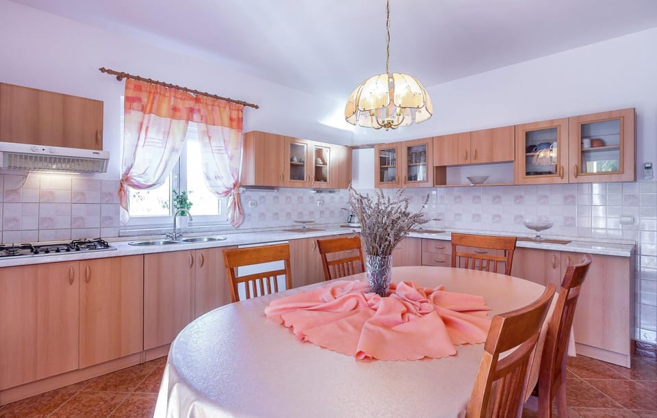 House | Dining