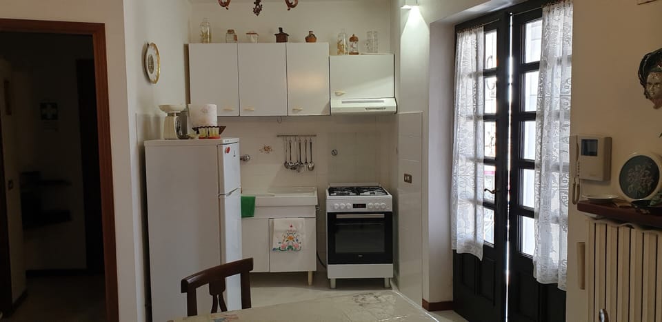House | Private kitchen | Stovetop, coffee/tea maker, highchair