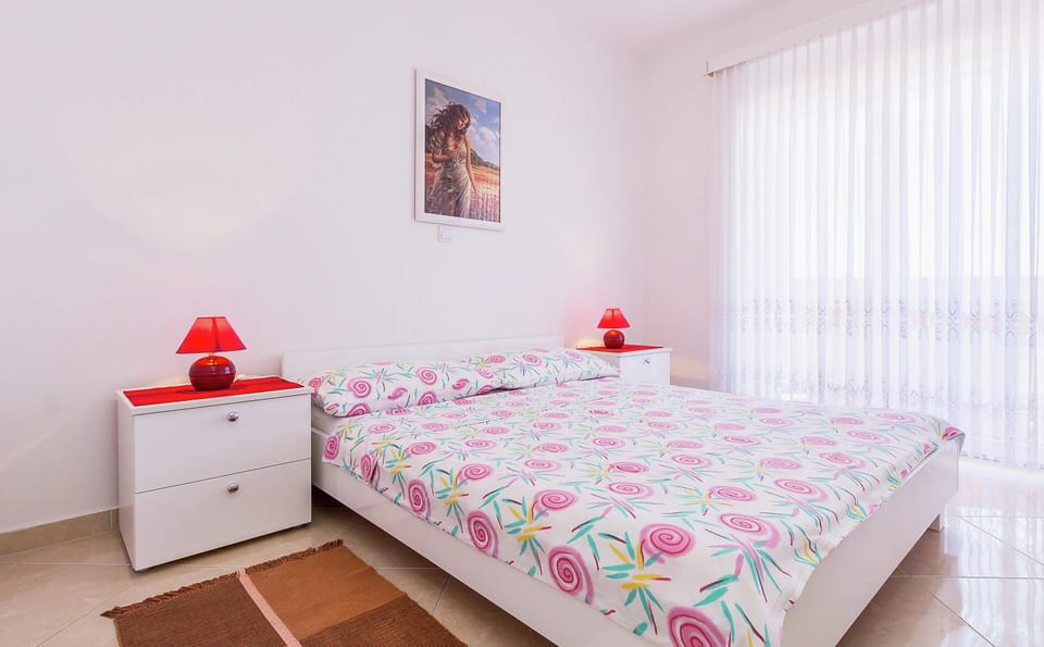Apartment | 1 bedroom, bed sheets