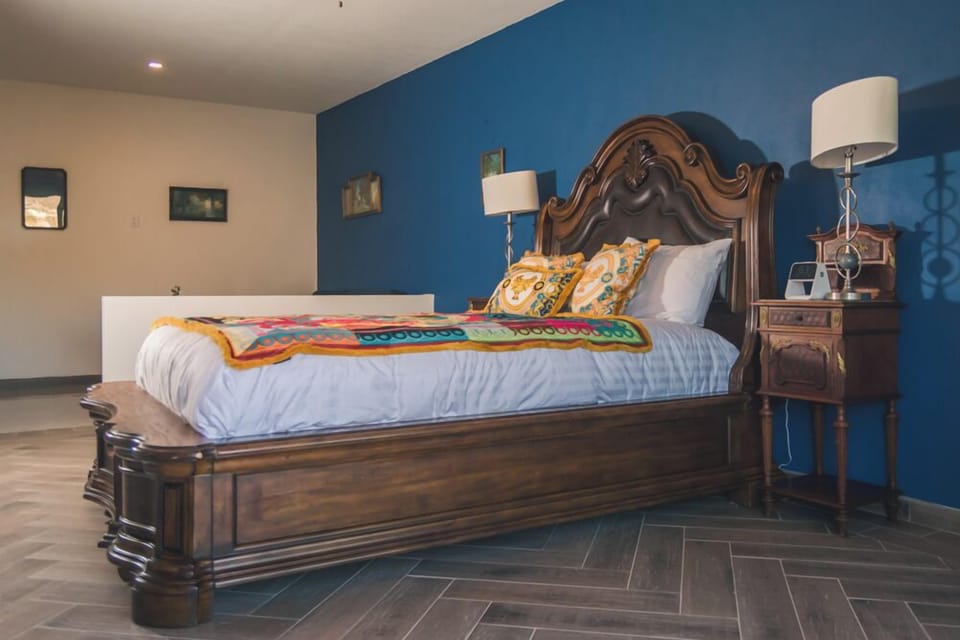 Junior Room | Individually decorated, individually furnished, laptop workspace