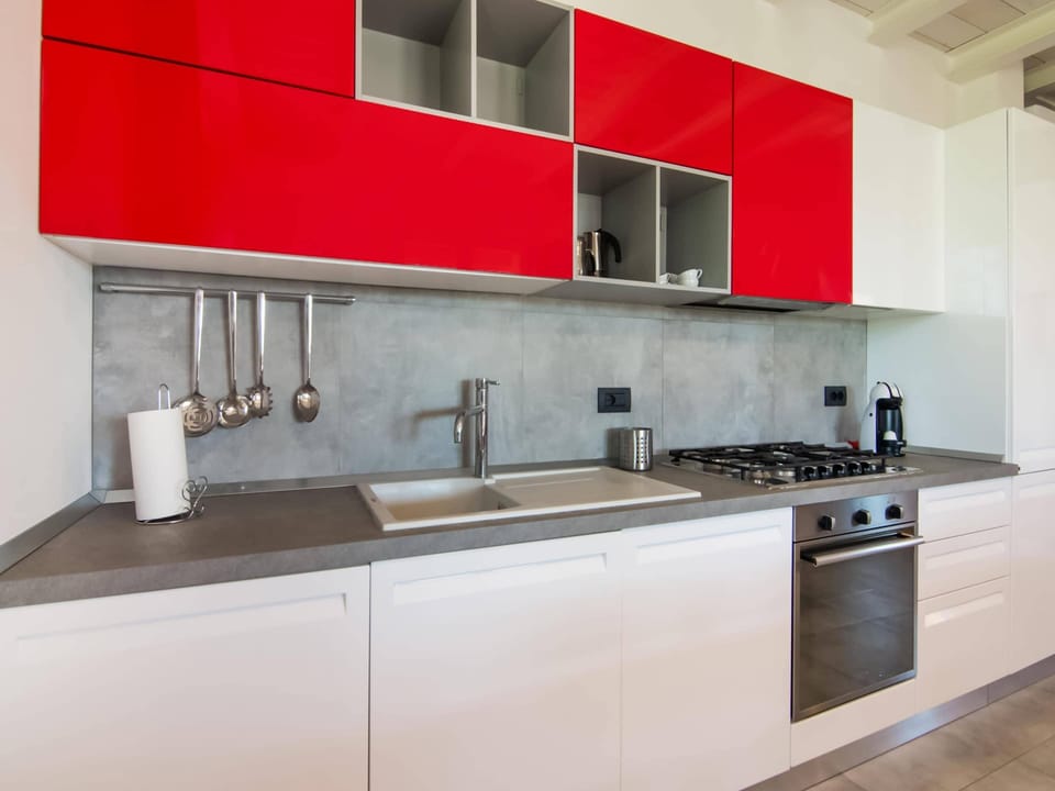 House | Private kitchen | Electric kettle, highchair