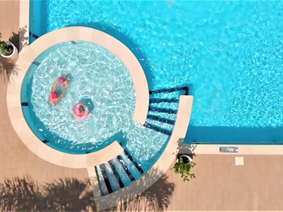 Apartment | Pool | Outdoor pool