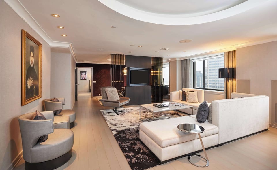 Suite, 1 Bedroom (Performer) | Living area | 42-inch flat-screen TV with cable channels, TV, pay movies