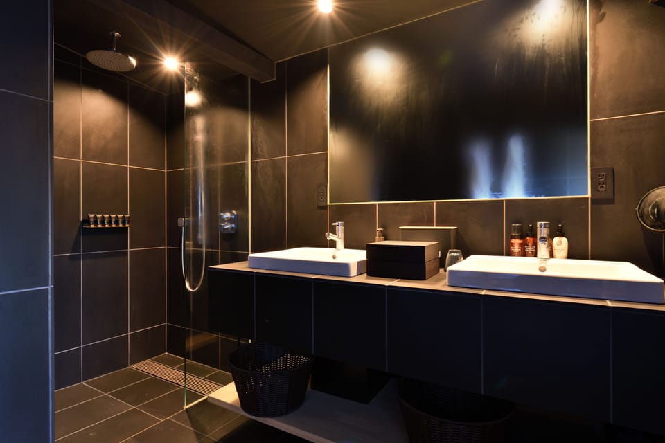 Japanese Style Twin Bed Room with Onsen (No smoking) | Bathroom | Separate tub and shower, spring water tub, rainfall showerhead